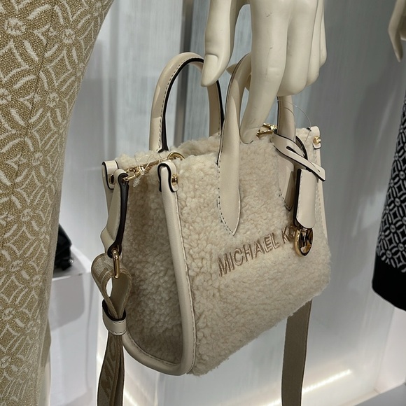 Michael Kors Mirella Extra-Small Sherpa XS SHOPPER XBODY
SHEARLING Crossbody - Picture 5 of 16